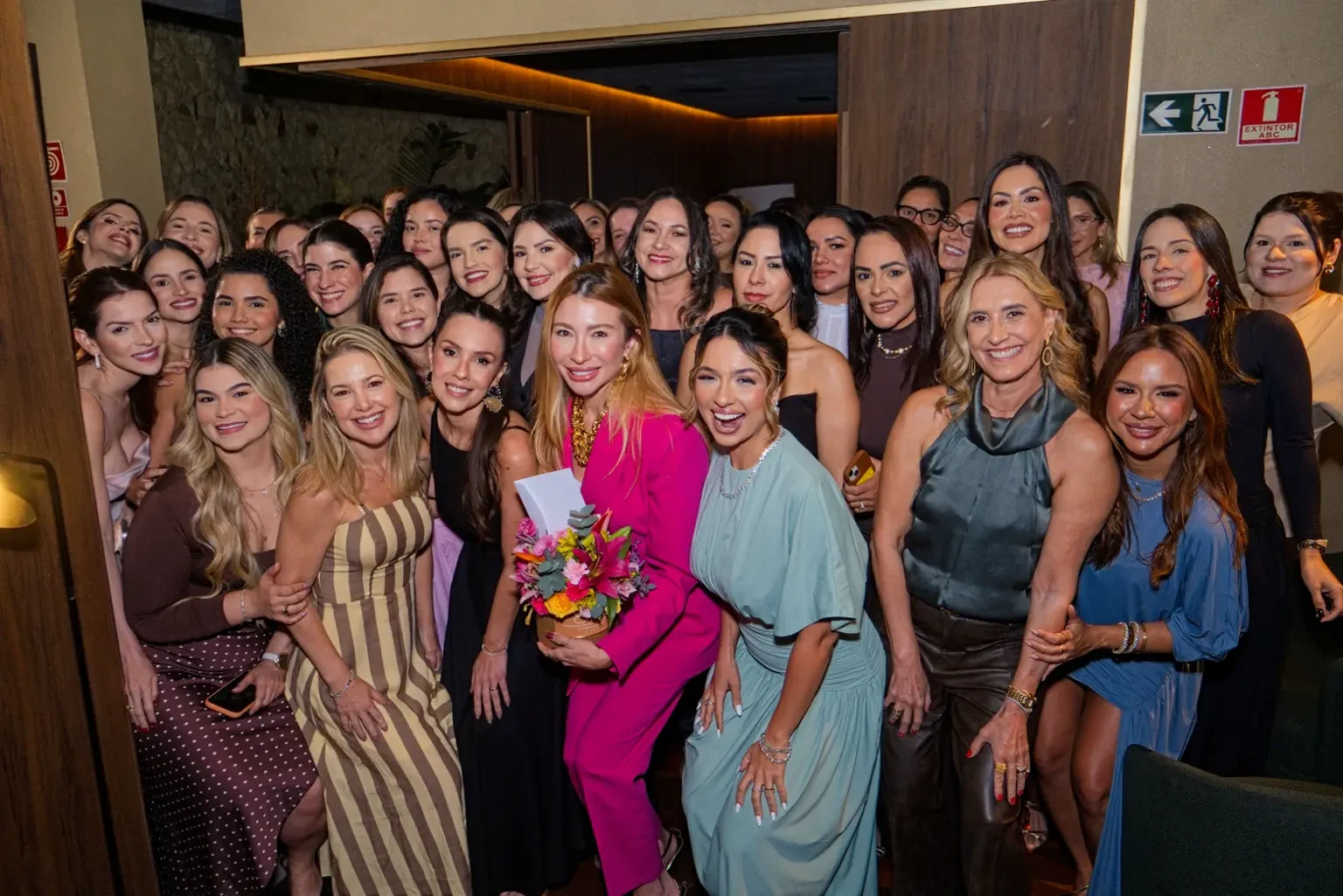 MEMBRAS reunidas em encontro presencial da ELO